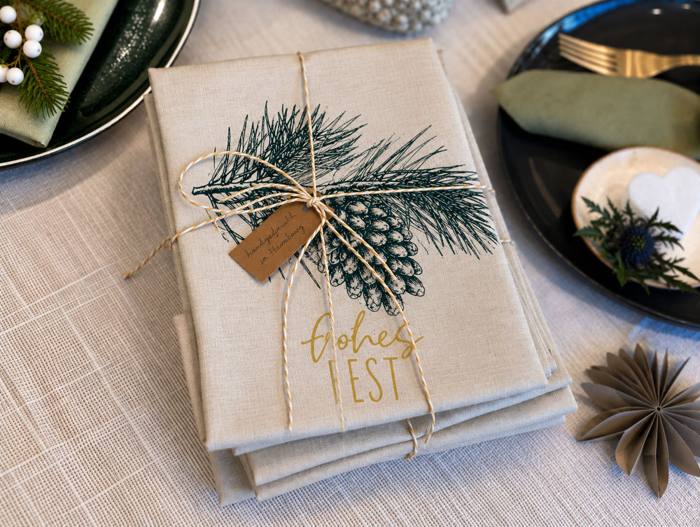 XMAS Kiefernzapfen Frohes Fest Küchentuch Halbleinen, ca. 47 x 70 cm, Handsiebdruck | Lieferzeit ca. 1 Woche
